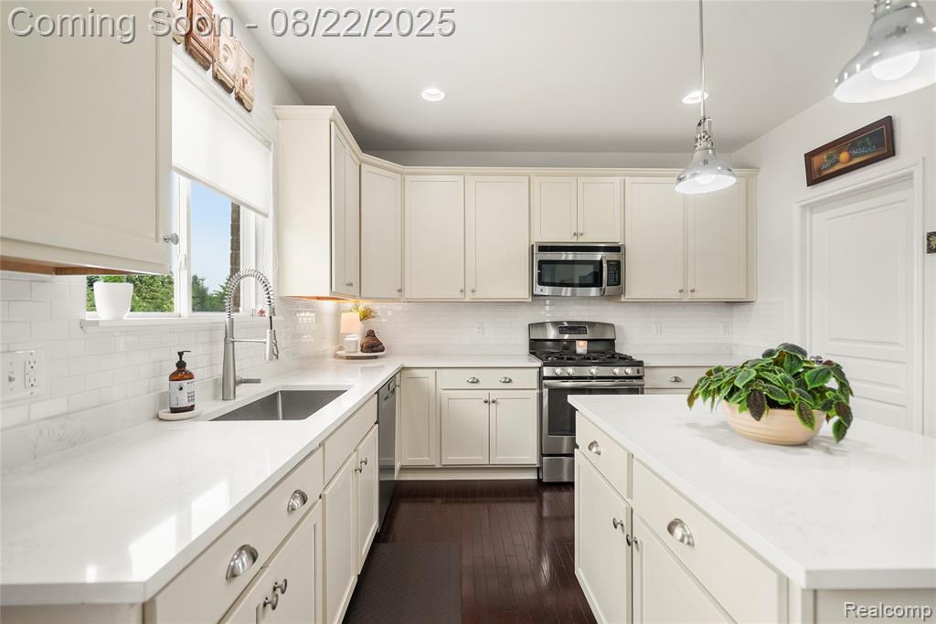 637 Edinburgh Circle, Highland, MI — Photo 16