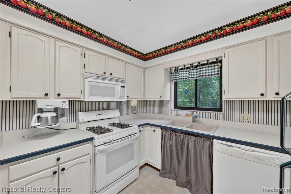 3107 Dean Road, Lambertville, MI 48144 — Photo 16