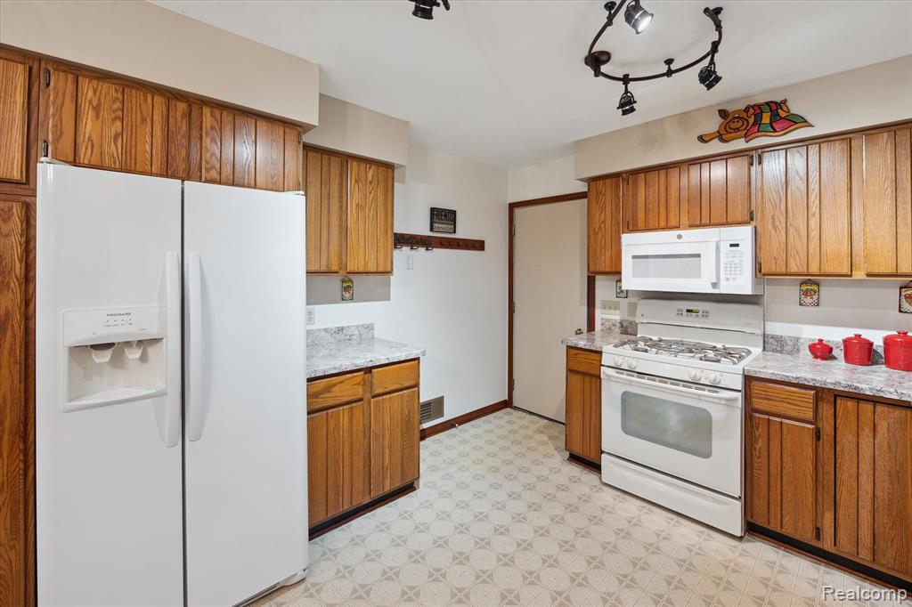 5420 BRADLEY Road, Gregory, MI 48137 — Photo 9