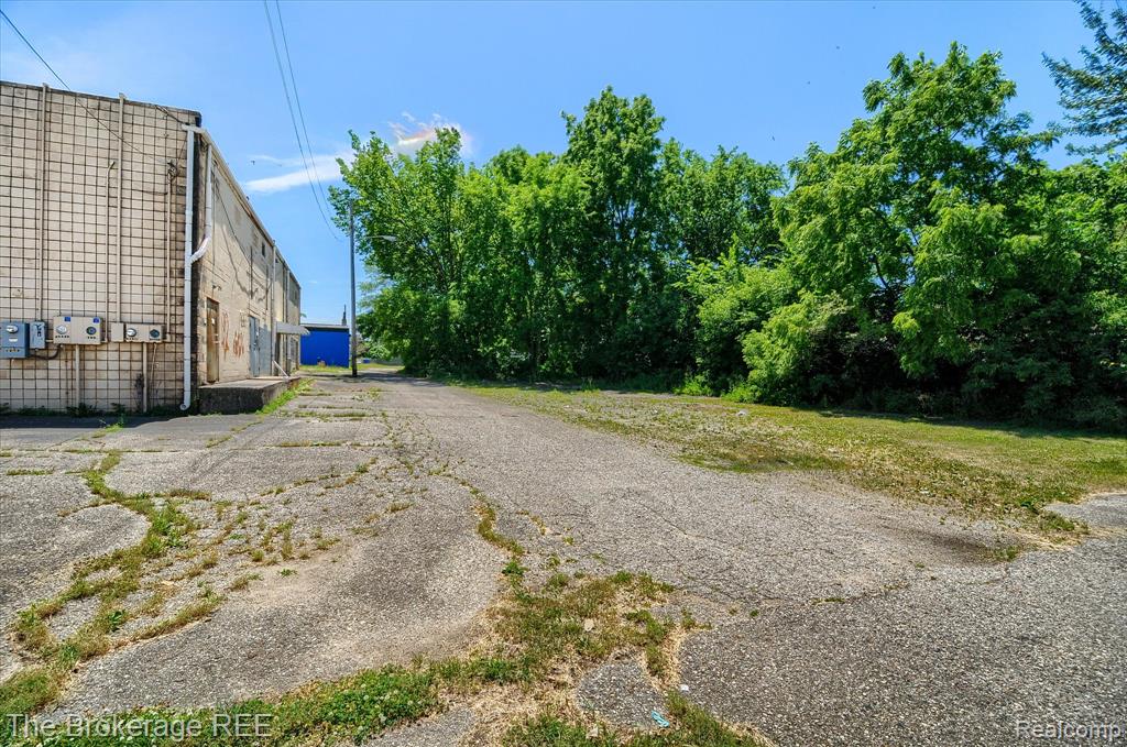 4032 Fenton Road, Flint, MI 48507 — Photo 8