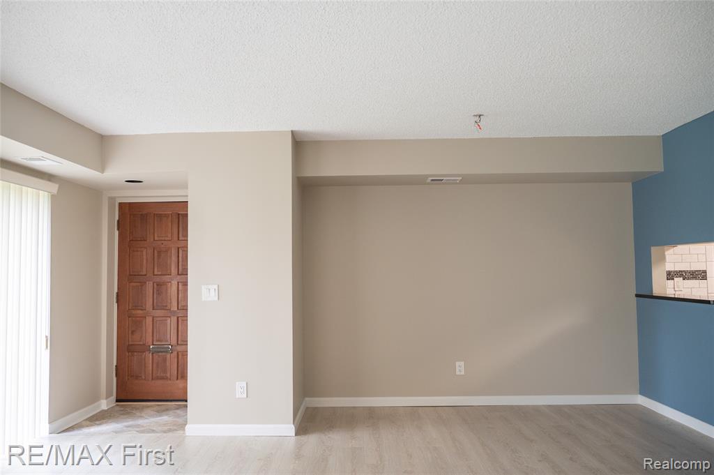 17865 University Park Drive, Livonia, MI 48152 — Photo 17