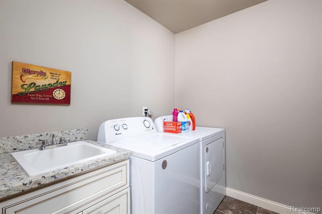 5687 GREGORY Drive, Utica, MI 48317 — Photo 27