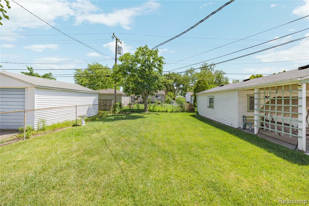 33441 Leona Street, Garden City, MI — Photo 36