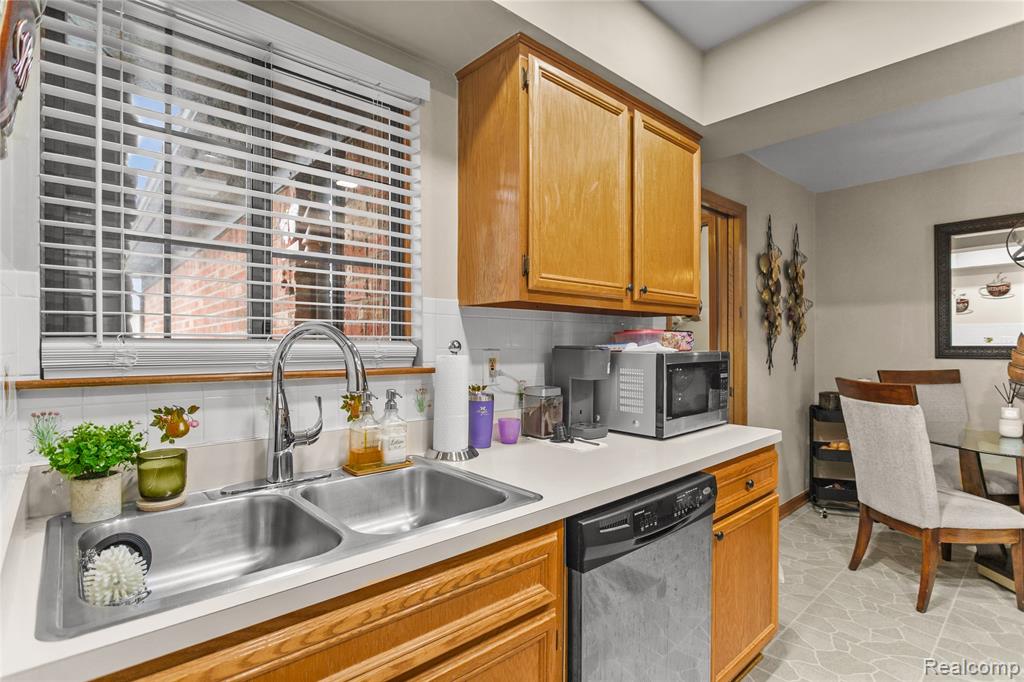5442 Stanford Court, Warren, MI 48091 — Photo 7