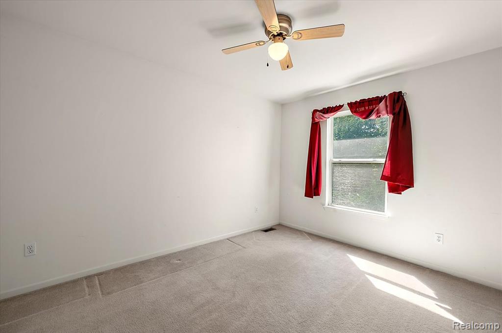 13042 Cumberland Court, Van Buren, MI 48111 — Photo 31