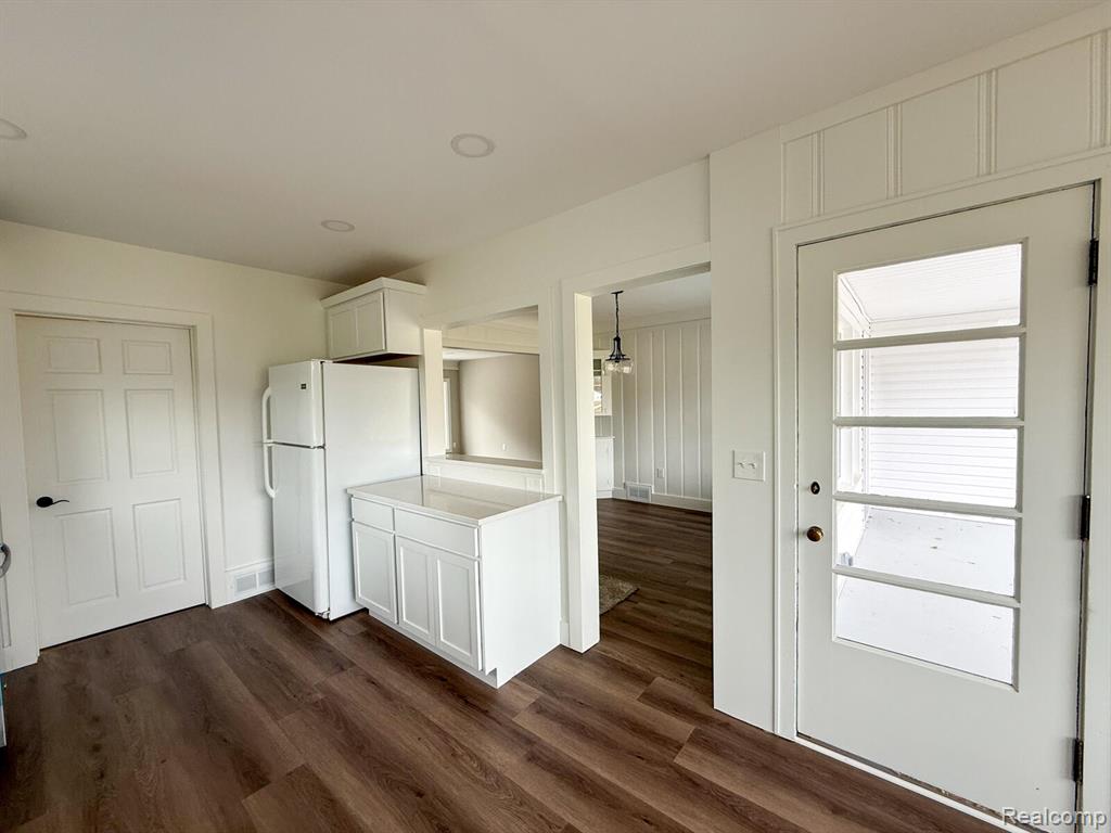 6076 Hugh Street, Burton, MI 48509 — Photo 14