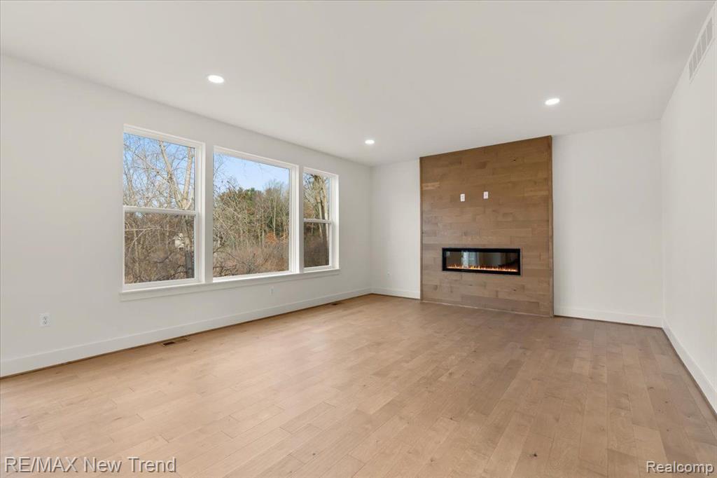 6515 CAMBRIDGE Circle, Clarkston, MI — Photo 4