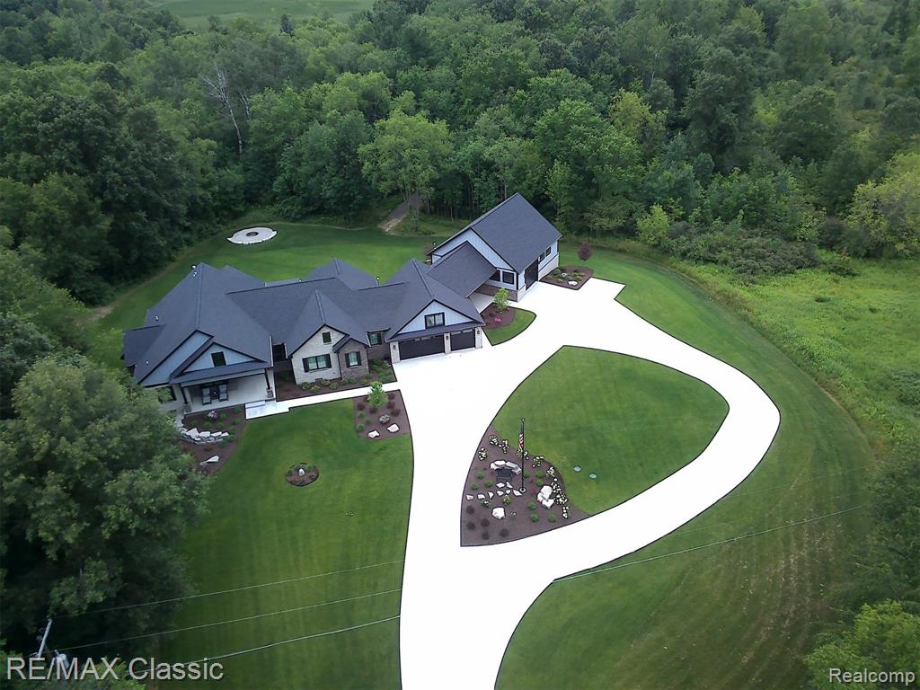 2866 Pine Bluffs Ct, Highland, MI