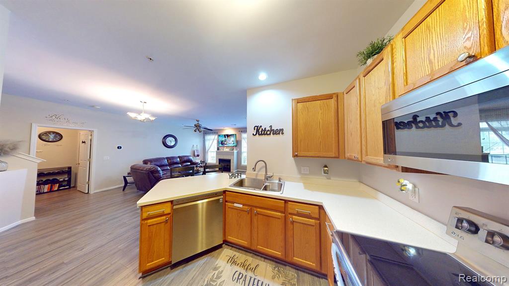 8109 ADDINGTON Drive, Commerce Twp, MI 48390 — Photo 15