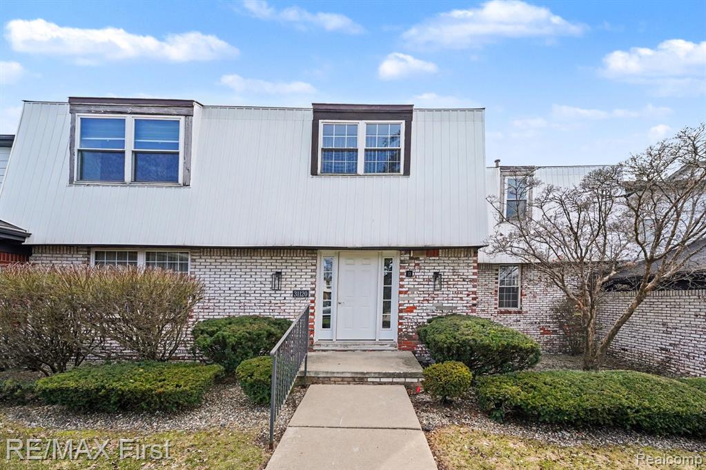 31120 Hunters Drive, 98, Farmington, MI 48334 — front exterior