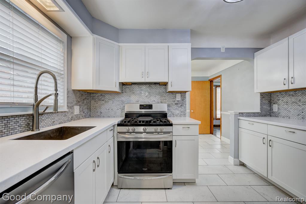 464 MORAN Road, Grosse Pointe Farms, MI 48236 — Photo 15