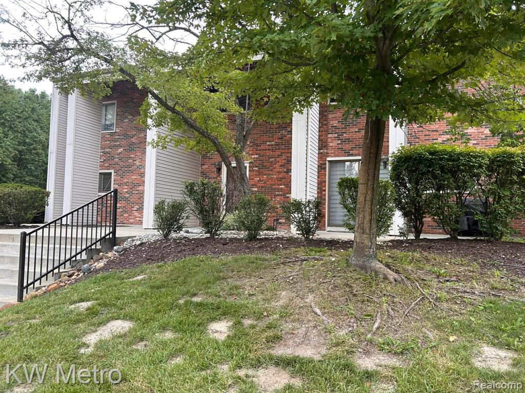 6168 Palomino Court, West Bloomfield, MI — Photo 2