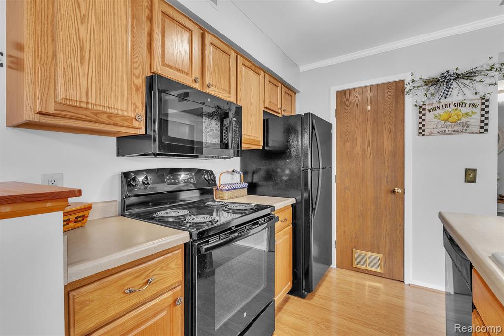 419 WATER TOWER Circle, Brighton, MI 48116 — Photo 14
