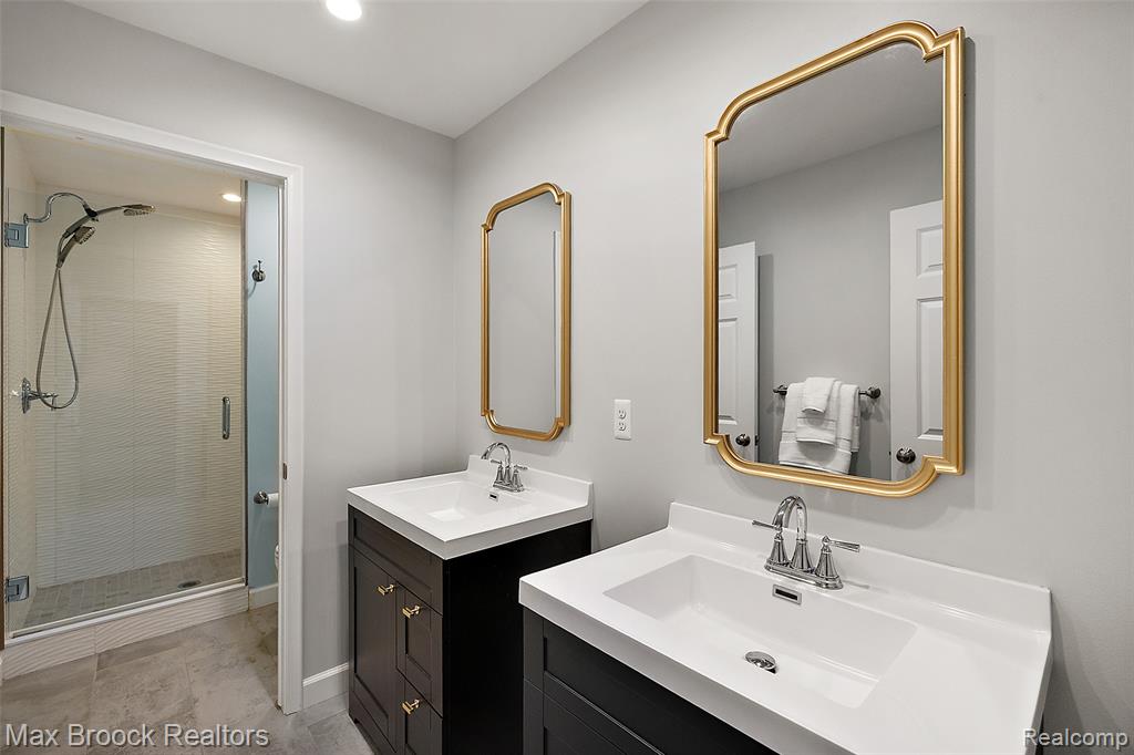 692 Bennington Drive, Bloomfield Hills, MI 48304 — Photo 27