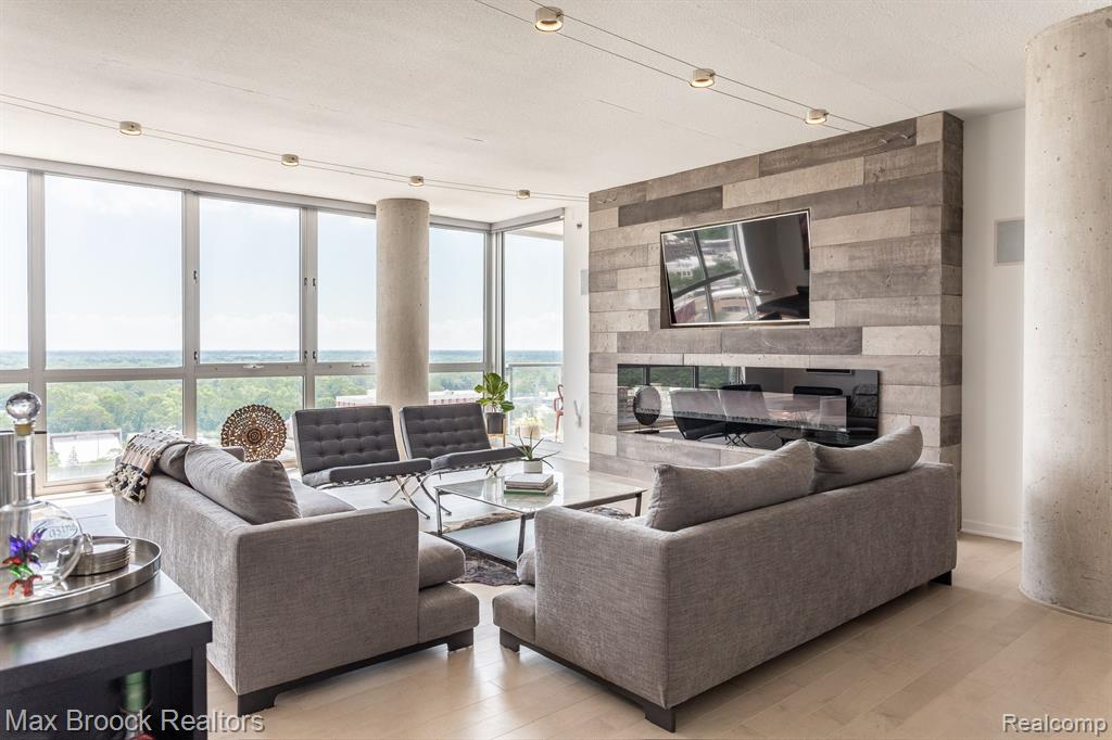 432 S Washington Avenue, Royal Oak, MI, 48067