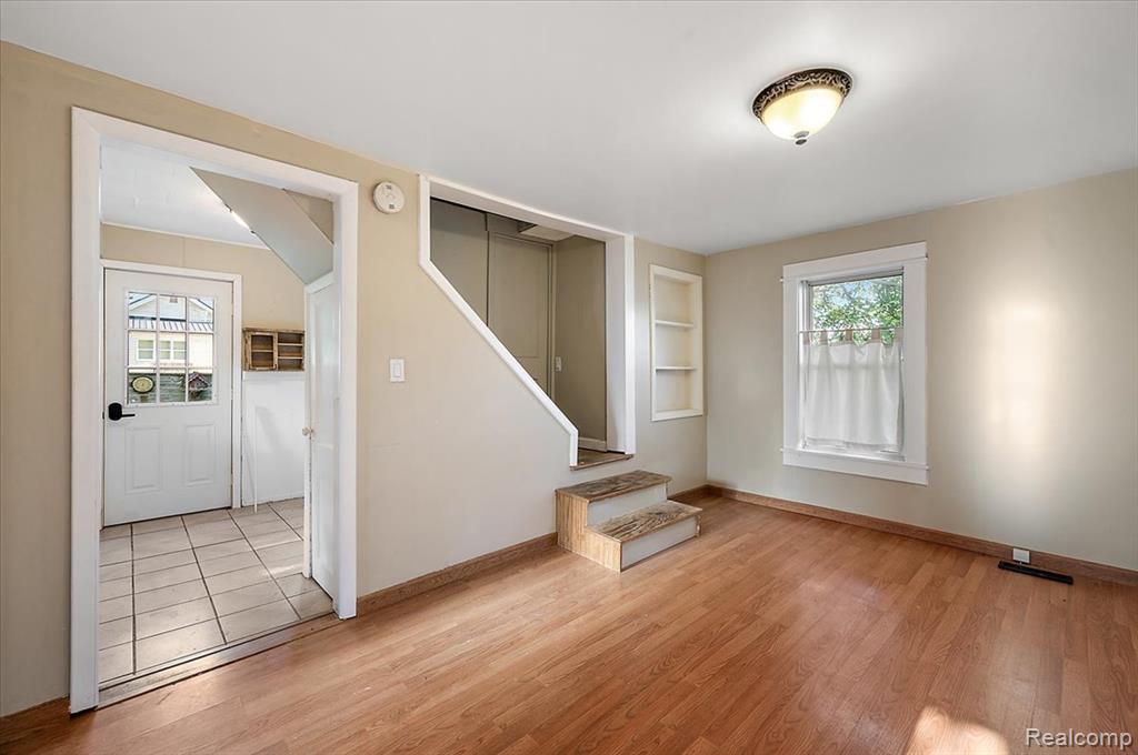 108 Oakwood Street, Holly, MI 48442 — Photo 10