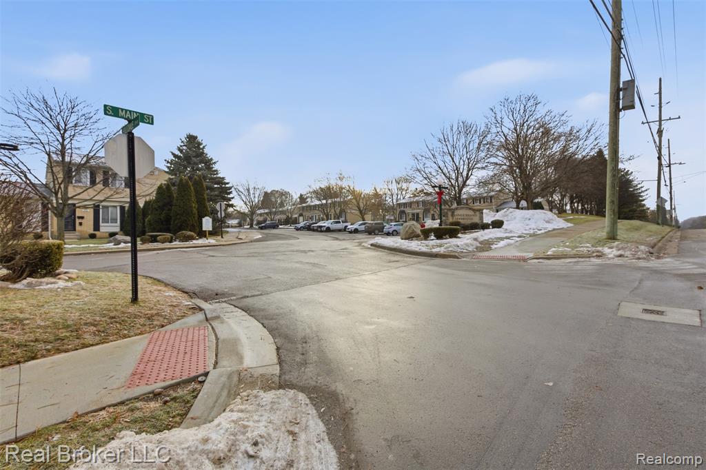 759 Hilldale Circle, Milford, MI 48381 — Photo 24