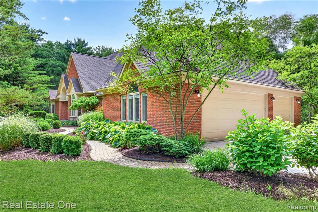 425 Courtney Road, Leonard, MI 48367 — Photo 4