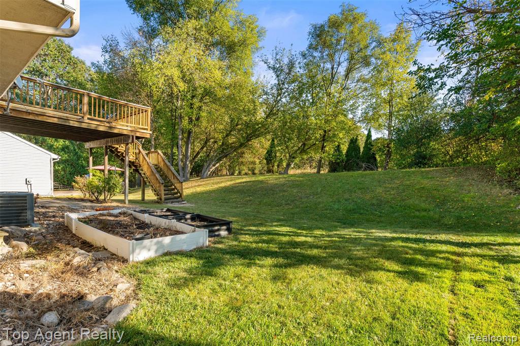 5675 Millpointe Drive, Waterford, MI 48327 — Photo 32