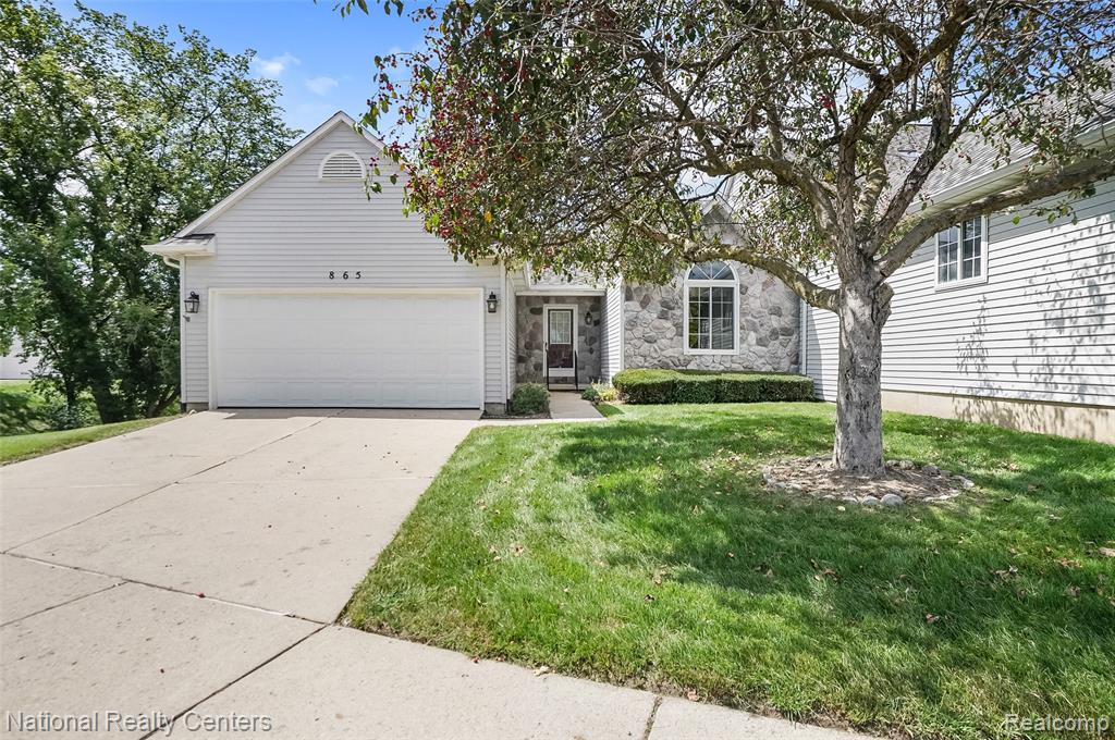 865 Challenging Trail, South Lyon, MI 48178 — Photo 2