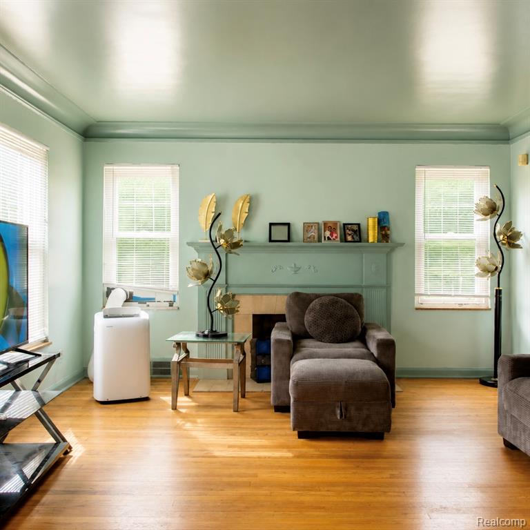 9713 E Outer Drive - Photo 3
