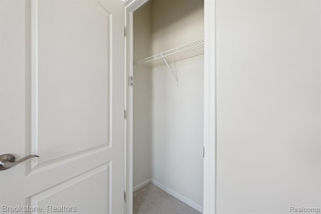 527 HOLMDALE Way, Ann Arbor, MI 48108 — Photo 28