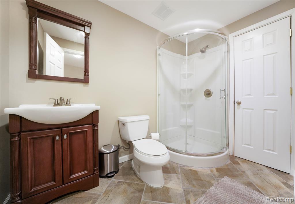 802 Castle Pine Court, Pontiac, MI 48340 — Photo 54