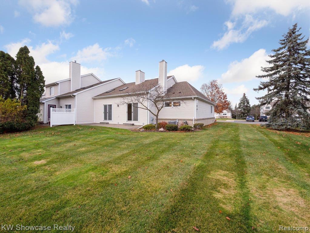 61011 EVERGREEN, South Lyon, MI 48178 — Photo 48
