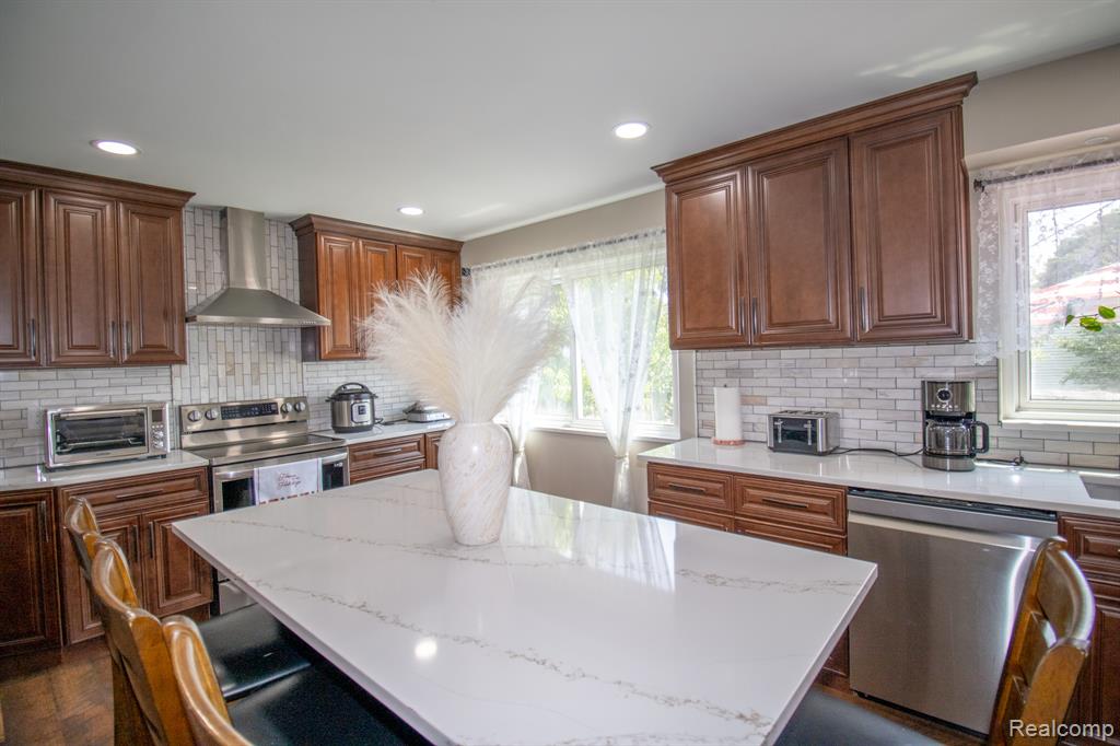 7878 Capri Drive, Canton, MI 48187 — Photo 15