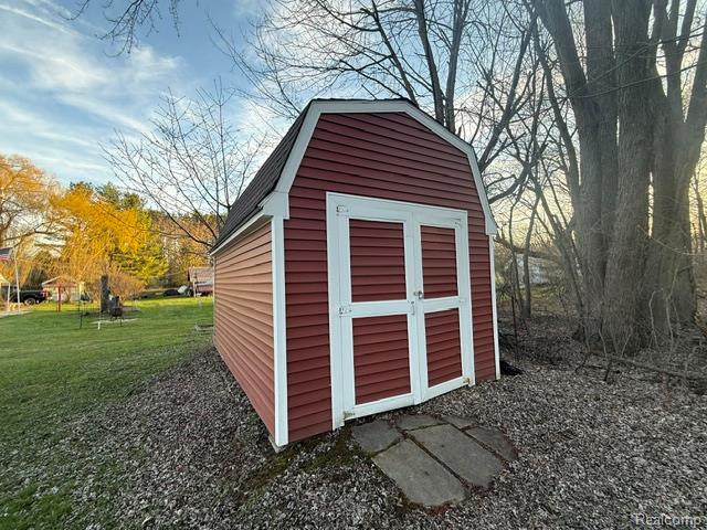 2329 Morrish Road, Flushing, MI 48433 — Photo 32