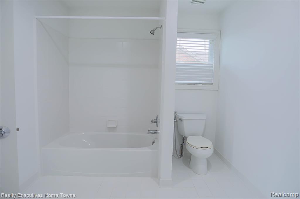 47909 Milonas Drive, Utica, MI 48315 — Photo 61