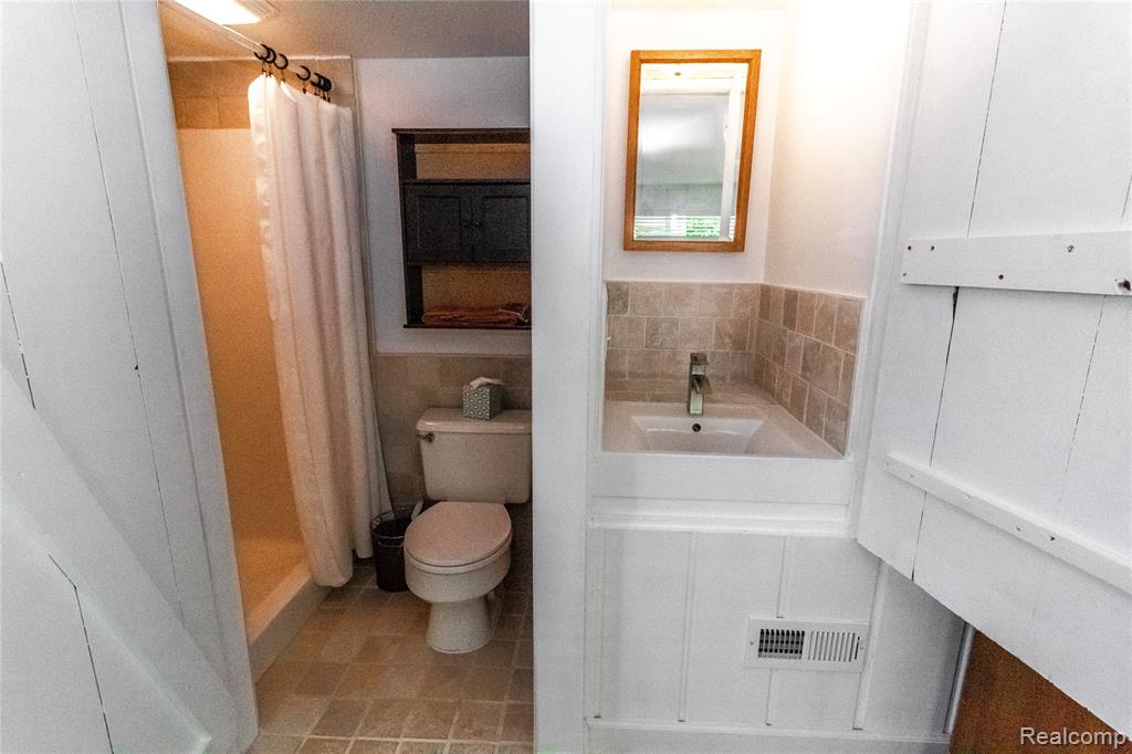 835 N Main Street, Lapeer, MI 48446 — Photo 23