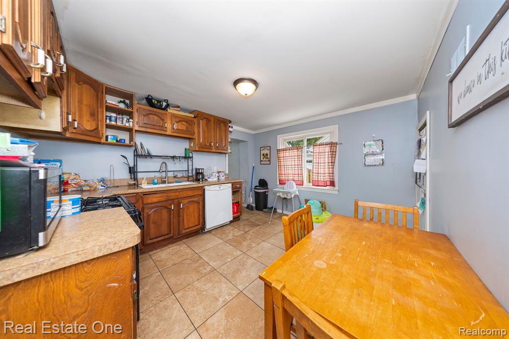 8251 STATE PARK, Center Line, MI 48015 — Photo 8