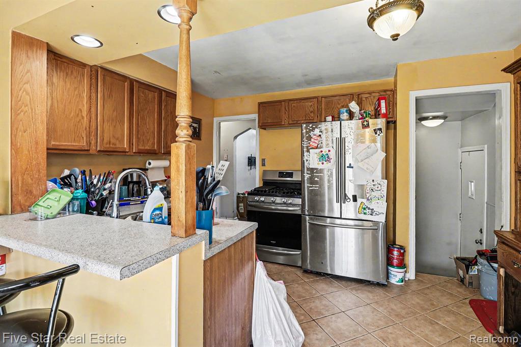 24691 Colgate Street, Dearborn Heights, MI 48125 — Photo 9