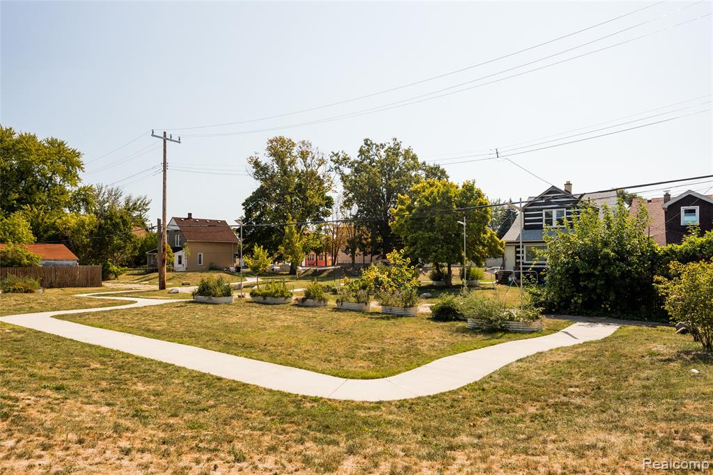 2221 Carpenter Street, Detroit, MI 48212 — Photo 27