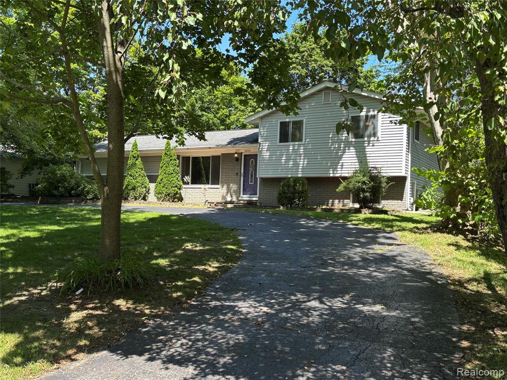 4304 Woodcock Way, Highland, MI — Photo 2