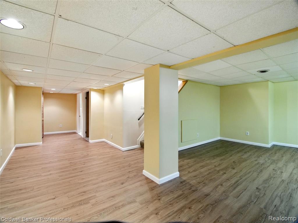 5728 Coach House Court, Waterford, MI 48327 — Photo 16