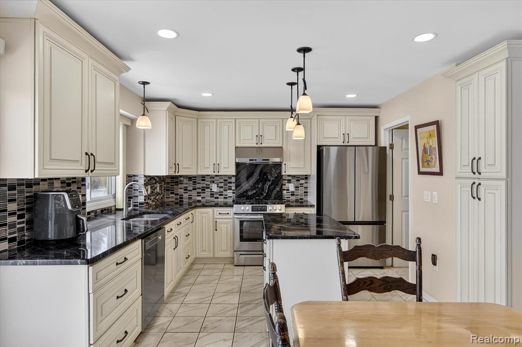 6857 Bridgemont Drive, Canton, MI 48187 — Photo 24