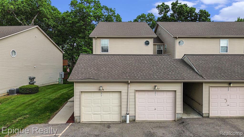 4977 OAK HILL Drive, Waterford, MI 48329 — front exterior