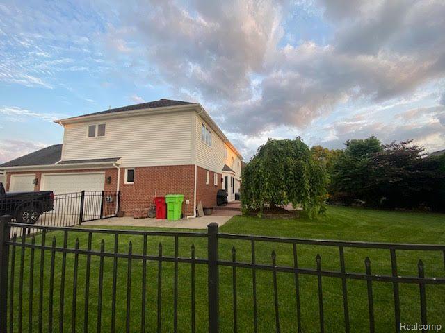 48701 LAFAYETTE Drive, Macomb, MI 48044 — Photo 16