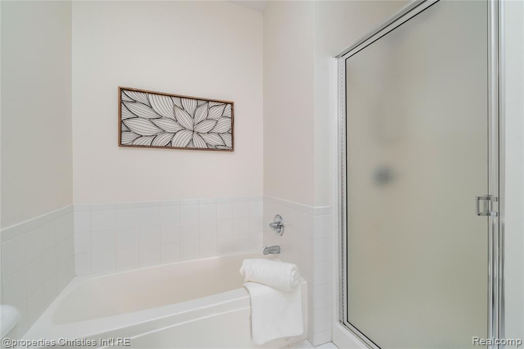 25558 Portico Lane, Novi, MI — Photo 17