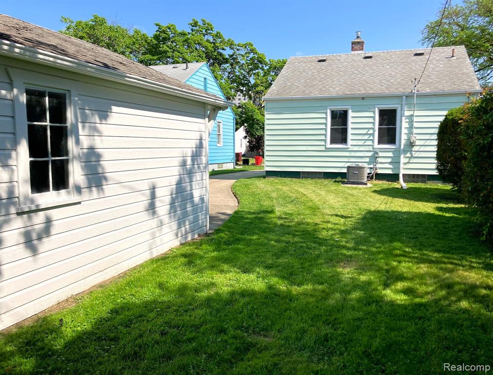 8112 COOLIDGE Avenue, Center Line, MI 48015 — Photo 5