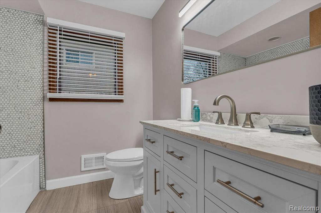 43939 Manitou Drive, Clinton Twp, MI 48038 — Photo 22
