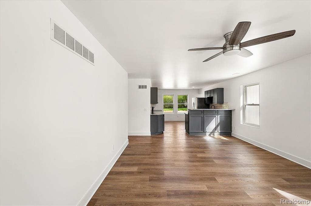 6165 Woodsdale Drive, Grand Blanc, MI 48439 — Photo 33