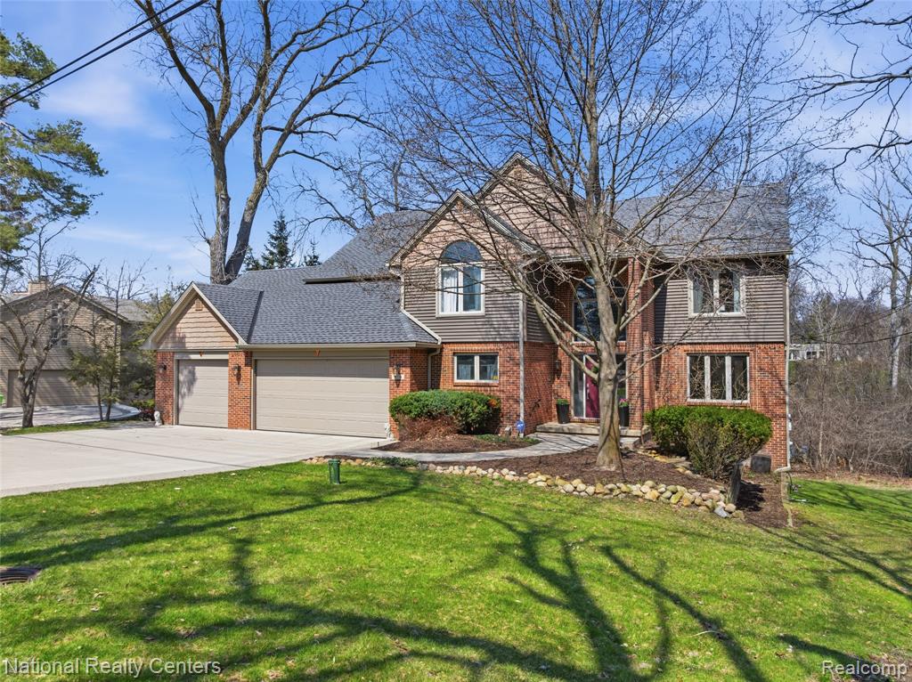 6276 N Shore Drive, West Bloomfield, MI 48324 — Photo 2