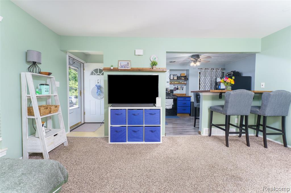 28306 Coventry Court, Trenton, MI 48183 — Photo 4