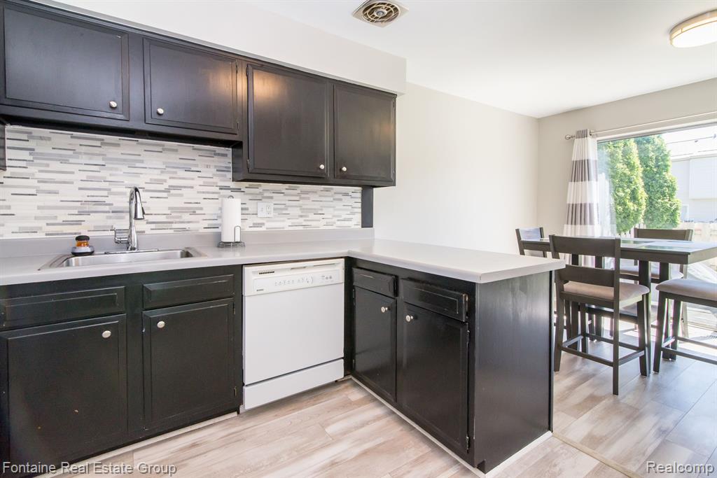 24606 BASHIAN Drive, Novi, MI — Photo 12