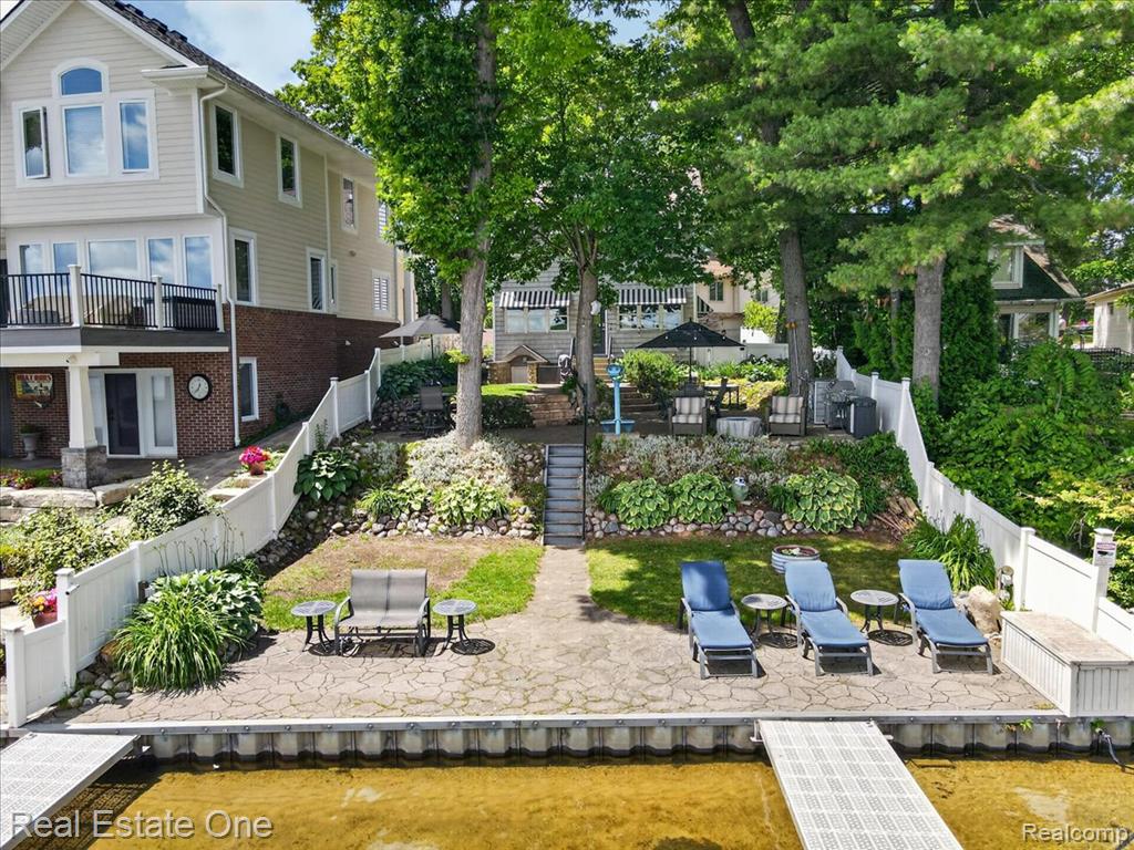 836 Pine Tree Road W, Lake Orion, MI 48362 — Photo 6