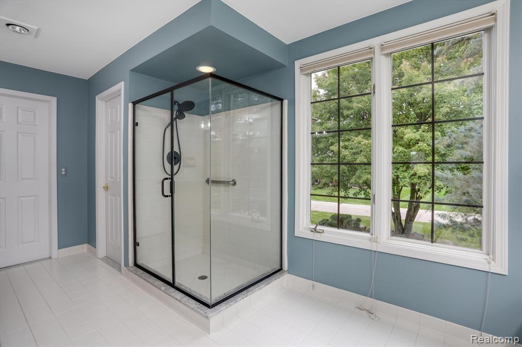 4214 Oak Tree Circle, Rochester, MI 48306 — Photo 30