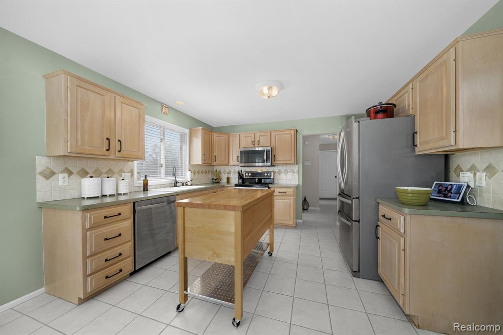 55884 PARKVIEW Drive, Shelby Twp, MI 48316 — Photo 12
